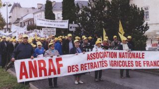 Le 18 octobre dernier, à l’appel de l’Anraf, des retraités se sont mobilisés pour exiger une revalorisation immédiate des pensions agricoles. © Anraf Le 18 octobre dernier, à l’appel de l’Anraf, des retraités se sont mobilisés pour exiger une revalorisation immédiate des pensions agricoles. © Anraf